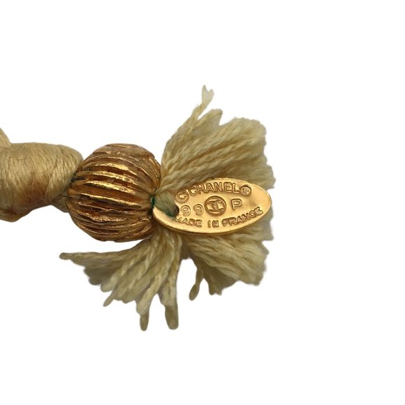 CHANEL VINTAGE 1999 YELLOW RESIN STONE AND GOLD CC LOGO CHARM TASSEL DETAIL BELT main image 10